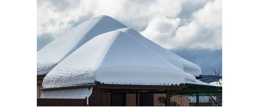 Bild von Schnee auf Dach