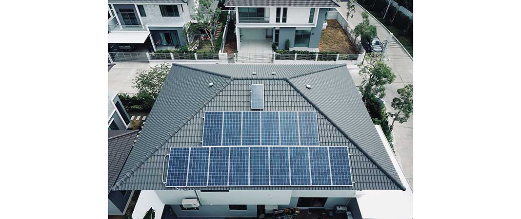 Bild von Dach mit PV-Anlage