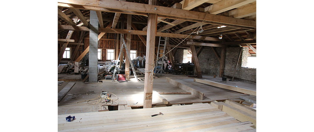 BIld von Baustelle während des Ausbaus der Scheune