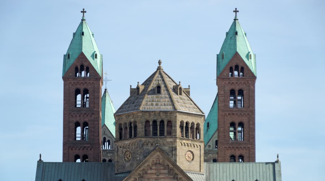 Speyer Dom mit historischem Kupferdach im romanischen Baustil
