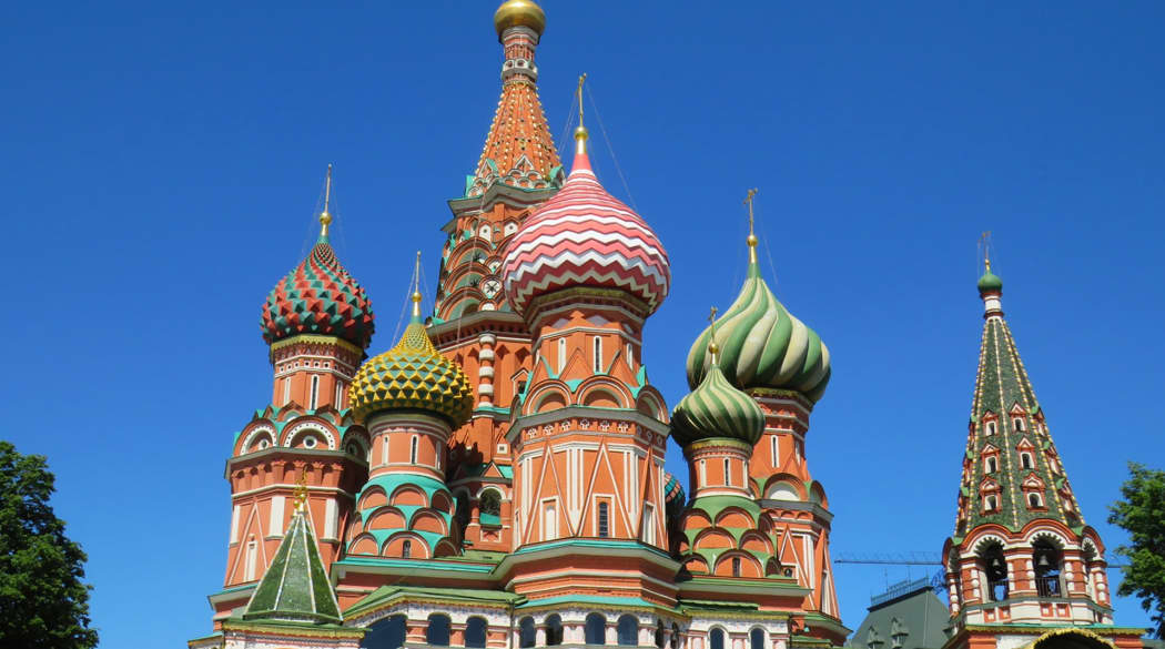 Farbenfrohe Zwiebeldächer der Basilius Kathedrale in Moskau