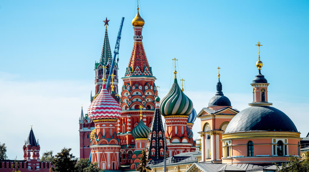 Basilius Kathedrale in Moskau mit den bekannten farbenfrohen Zwiebeldächern