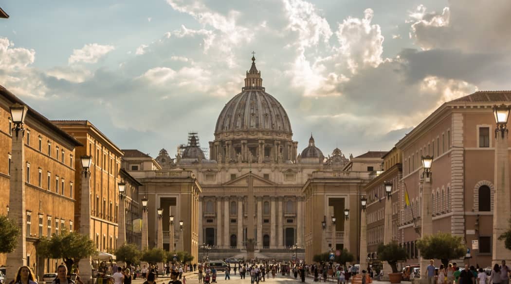 Außenansicht des Petersdom in Rom