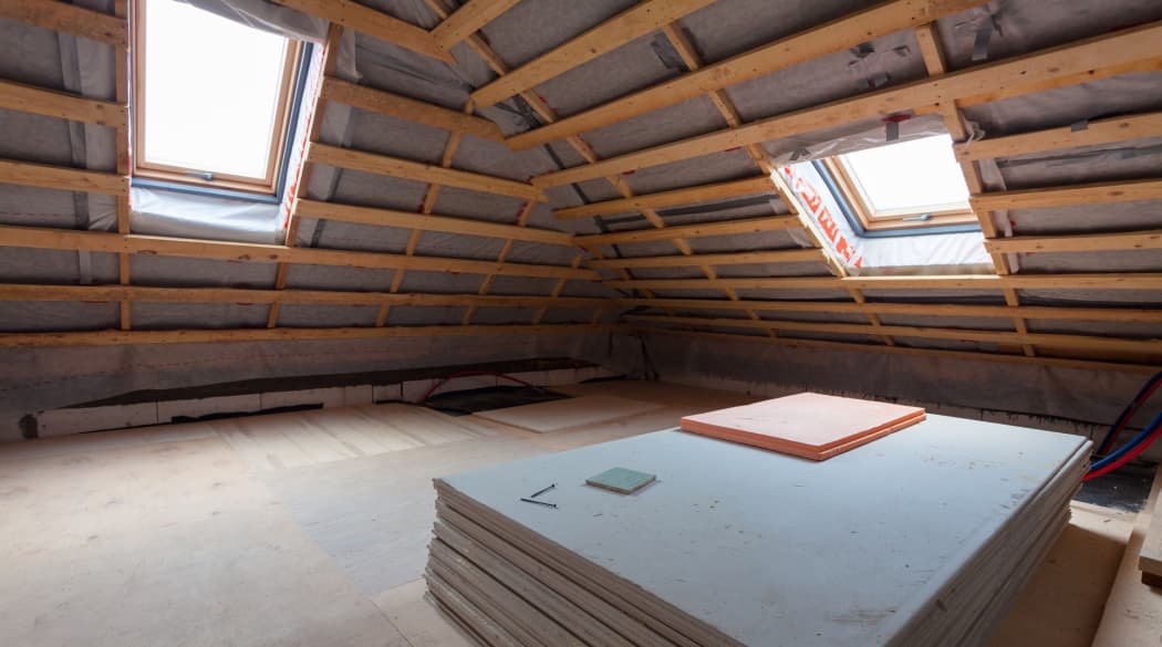 Das Dach sanieren: Auf dem Dachboden