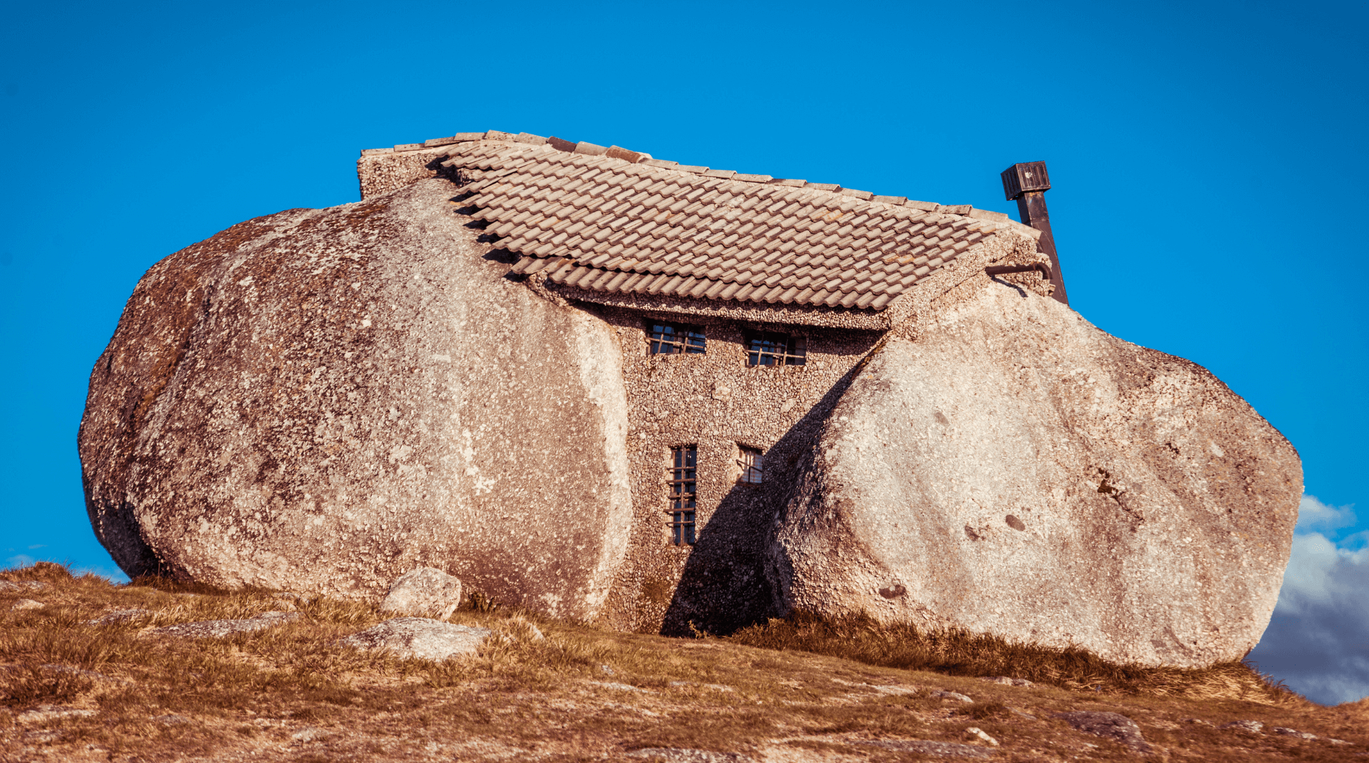 Casa do Penedo: Steinhaus in Portugal Rückseite